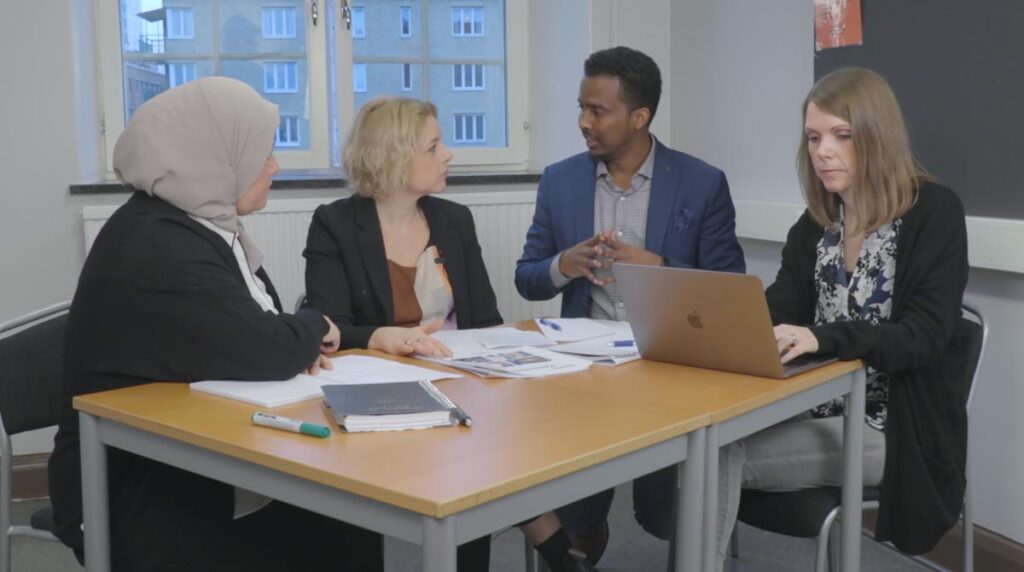 Studiehandledare förmedlar kunskap om elevernas situation och behov.